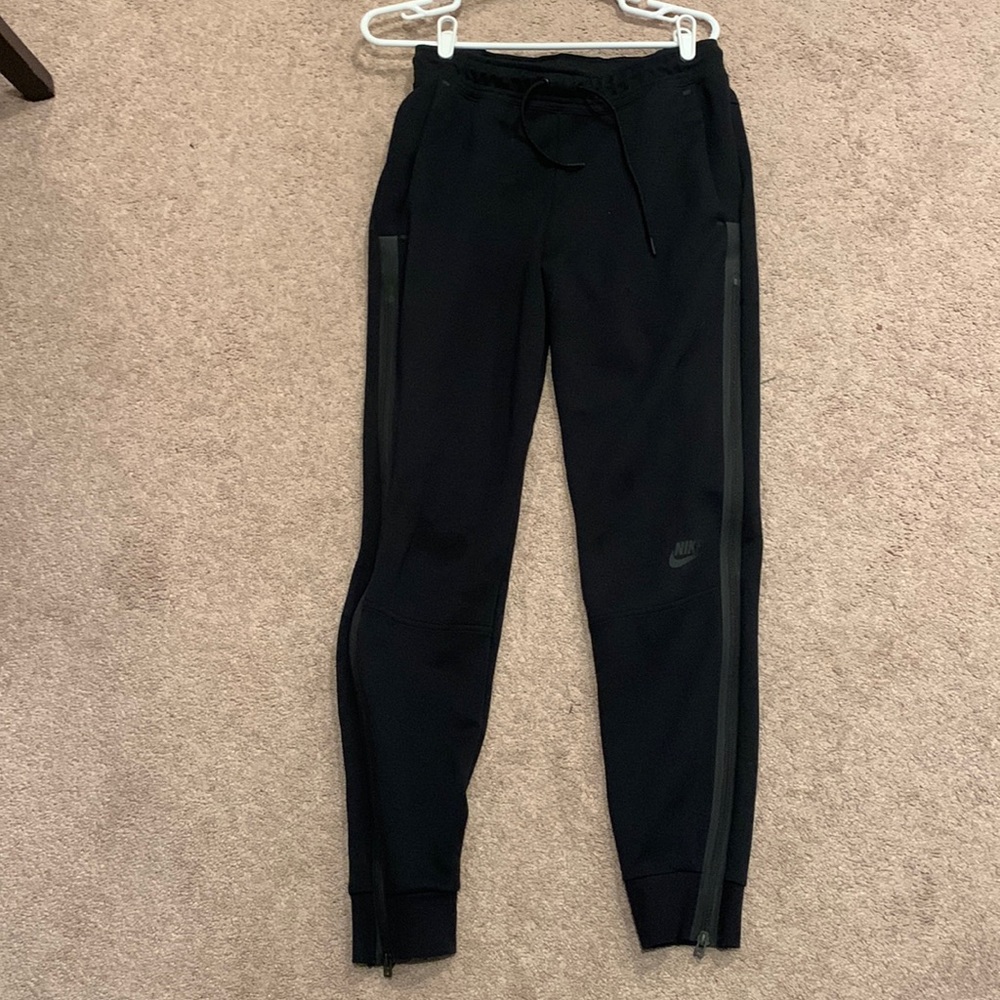 Nike sweatpants with side sippers only worn once